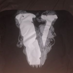 This is a medium no smoking vlone hoodie. *NEW* Never worn.